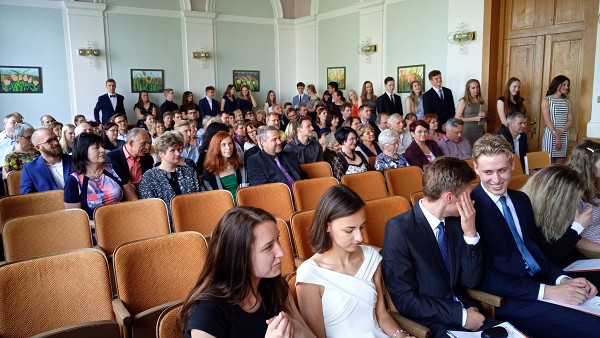 Předávání maturitních vysvědčení