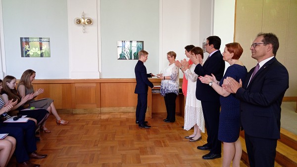 Předávání maturitních vysvědčení