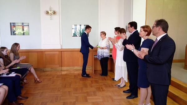Předávání maturitních vysvědčení