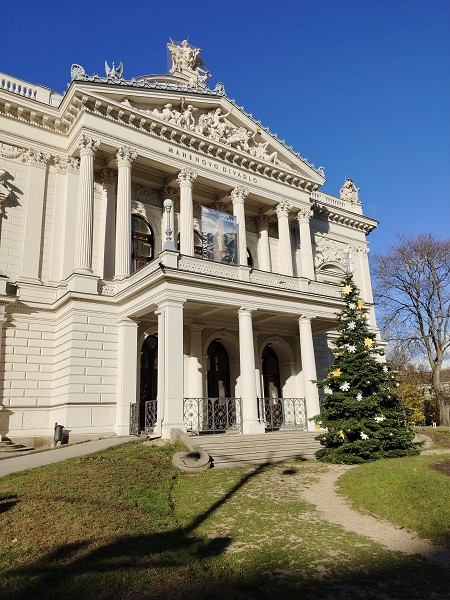 4. B v Mahenově dovadle v Brně